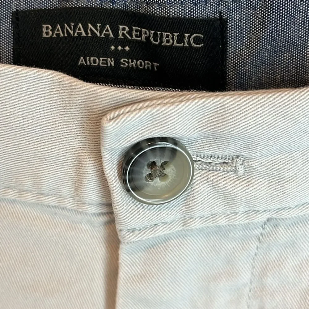 Banana Republic Aiden Short Size 33 Shoreline Gray